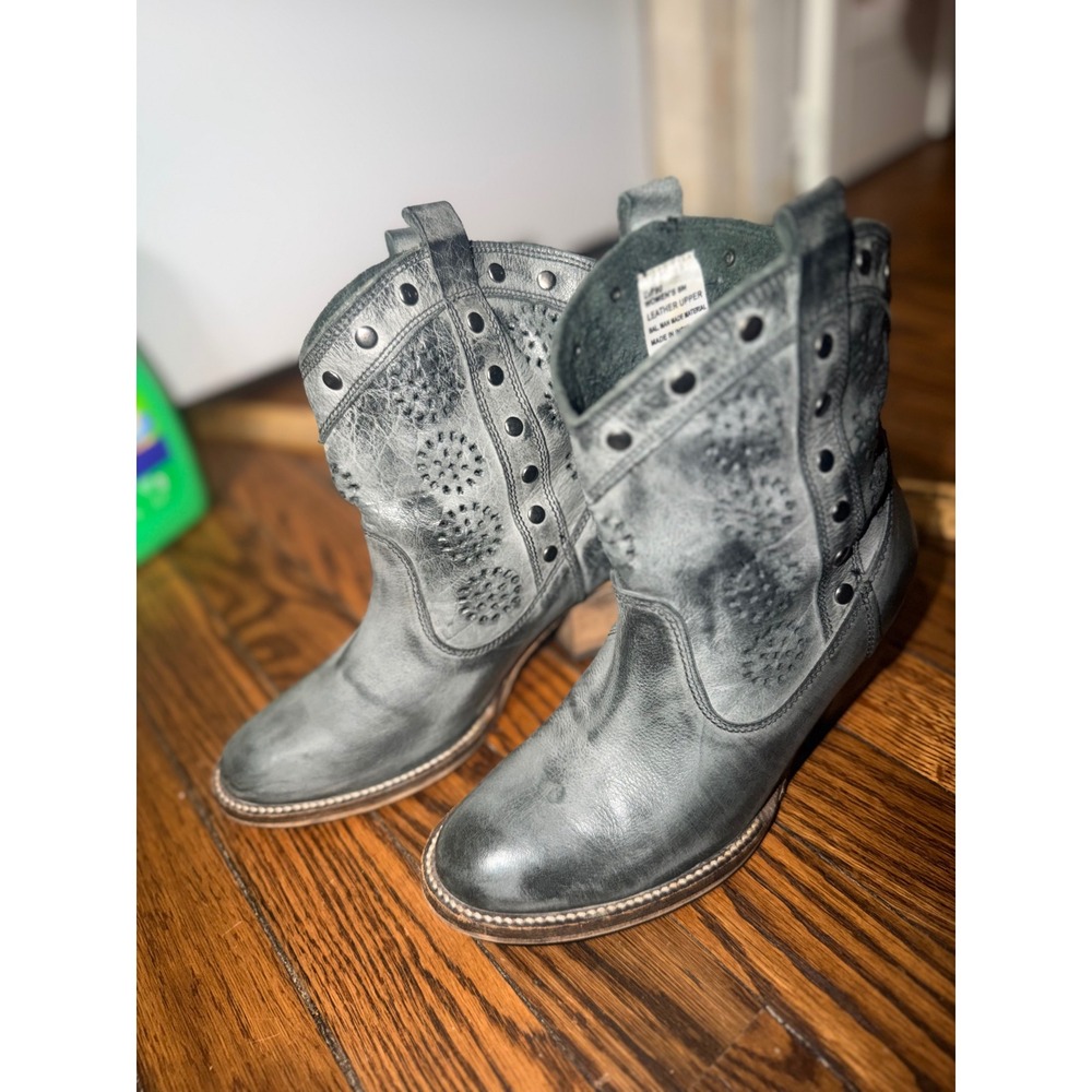 Dingo D1790 Western Booties Women 8M Grey Good Distressed Studded Leather